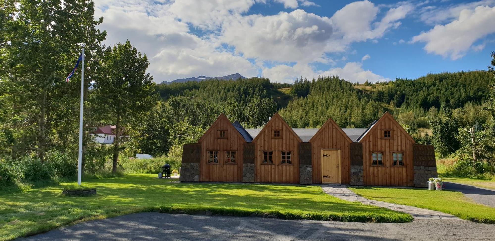 Islandsbaerinn /Old Farm Акурейри Экстерьер фото